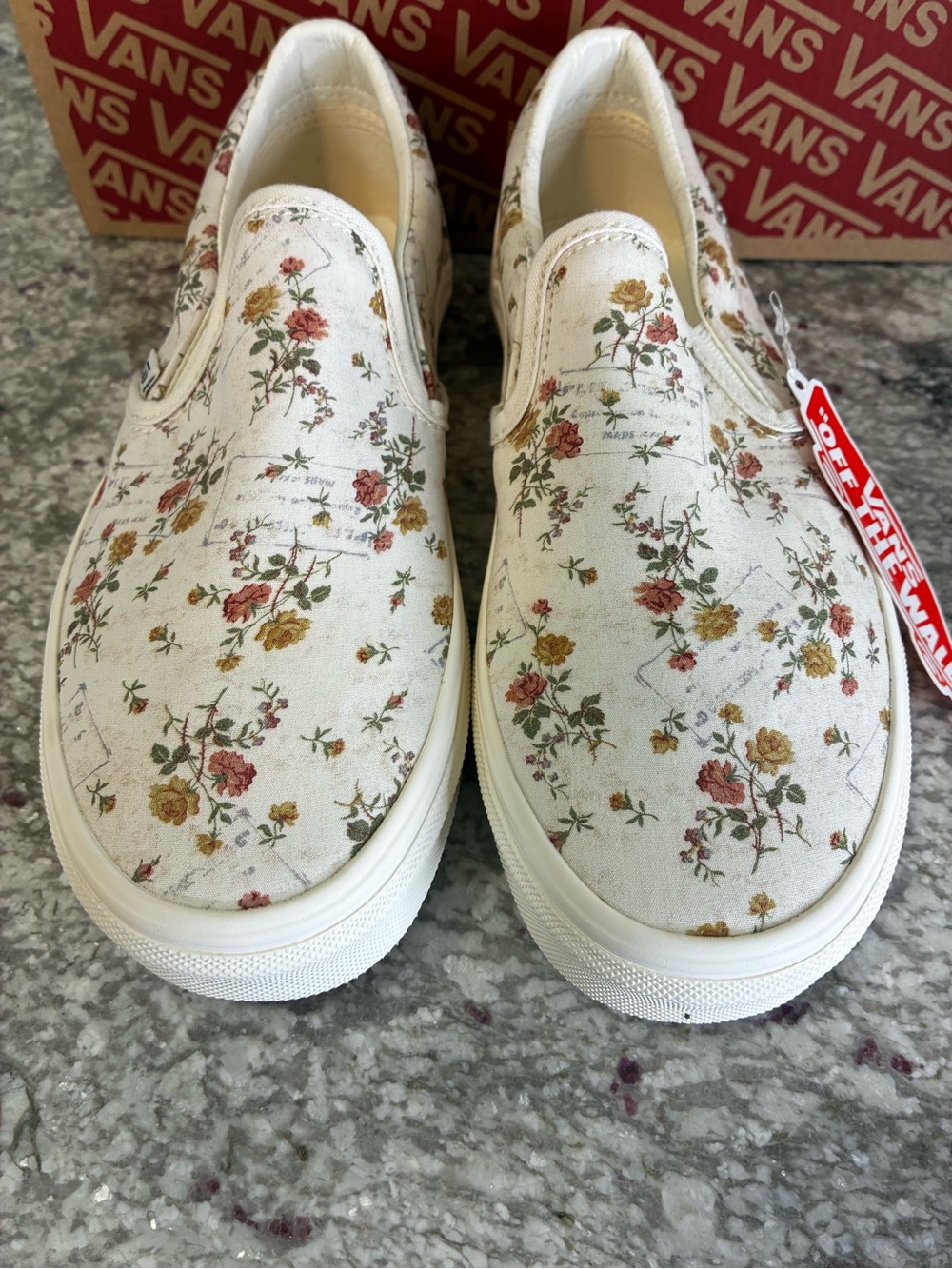Women’s Vans Cream Slip-On Sneakers with Floral/Marshmallow  print - Picture 8 of 16